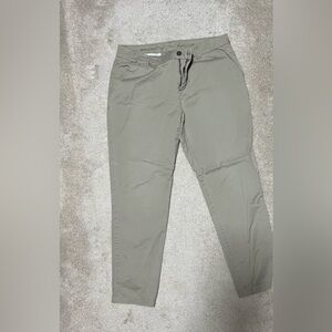 GAP Women's Straight Leg Jeans in Tan